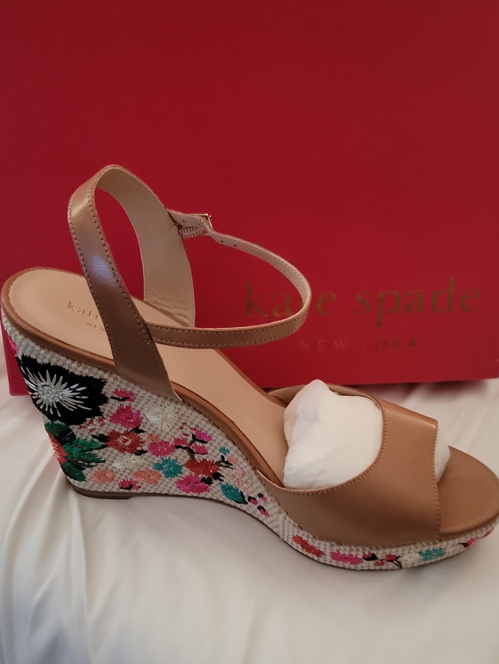 kate spade NWT Sz 10m tan leather wedge sandals with floral embroidered platform